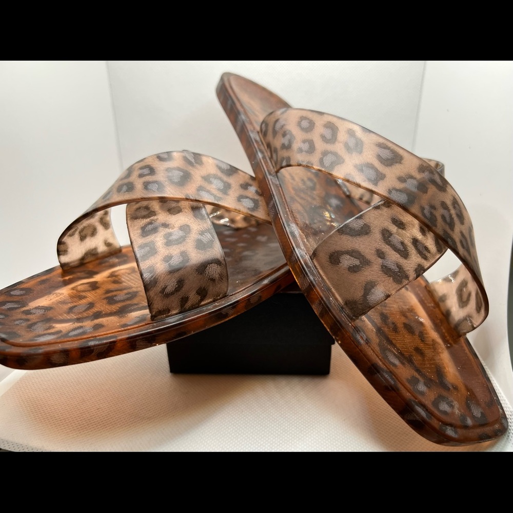 Ahtropologie slippers in Tiger print, size 8 and worn twice. To small